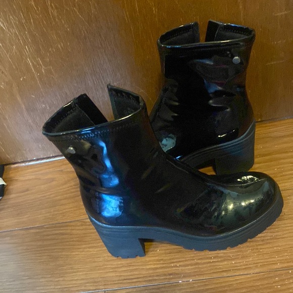 Vinyl Boots with Matching Bucket hat - Picture 3 of 4